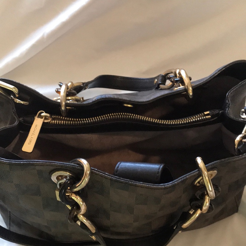 MK Handbag - Picture 4 of 8